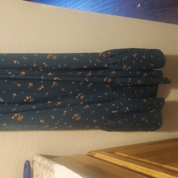 Roolee women's floral dress.   Box 21 - Picture 5 of 5